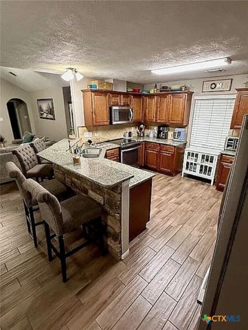 809 Buttercup Drive, Edna, TX 77957