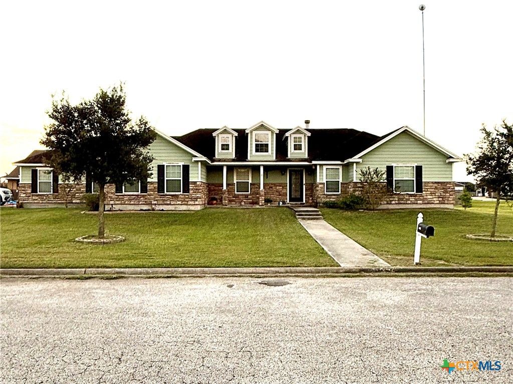 809 Buttercup Drive, Edna, TX 77957
