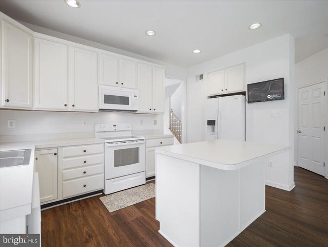1721 DEARBOUGHT DR, Frederick, MD 21701