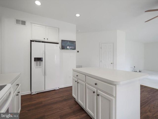 1721 DEARBOUGHT DR, Frederick, MD 21701