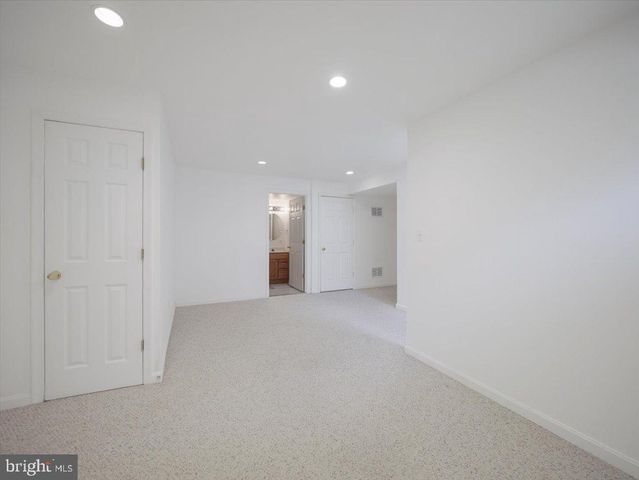 1721 DEARBOUGHT DR, Frederick, MD 21701