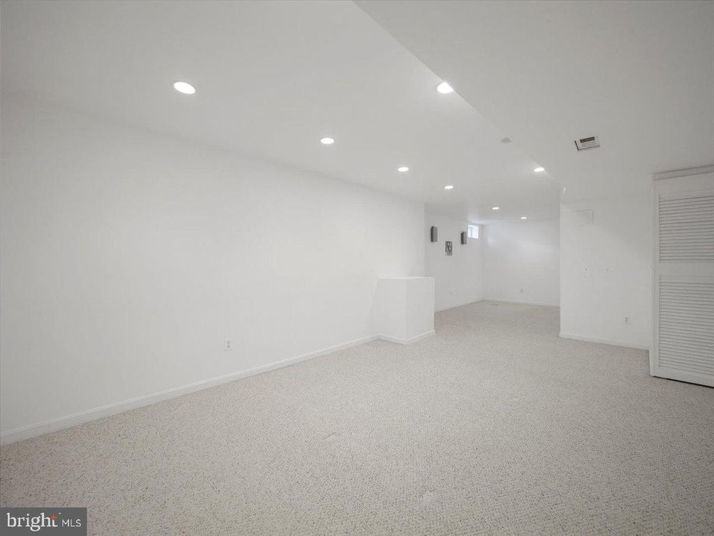 1721 DEARBOUGHT DR, Frederick, MD 21701