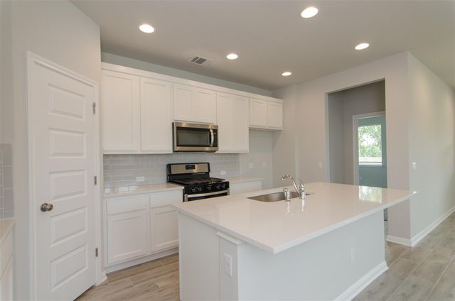 905 Olive Creek DR, Georgetown, TX 78633