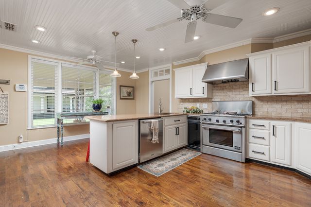 203 E Umphress Street, Van Alstyne, TX 75495