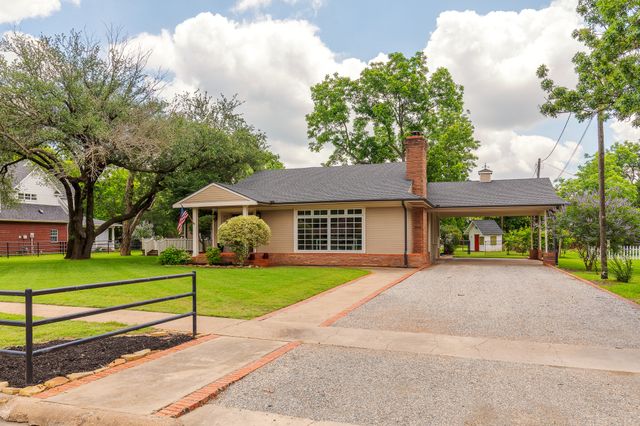 203 E Umphress Street, Van Alstyne, TX 75495