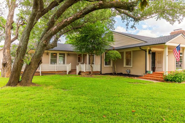 203 E Umphress Street, Van Alstyne, TX 75495