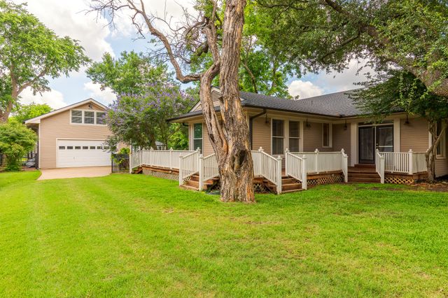 203 E Umphress Street, Van Alstyne, TX 75495