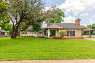 203 E Umphress Street, Van Alstyne, TX 75495