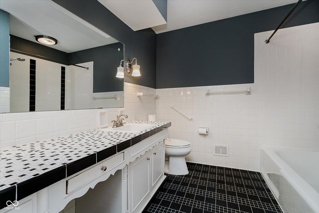 6336 Green Leaves Road, Indianapolis, IN 46220