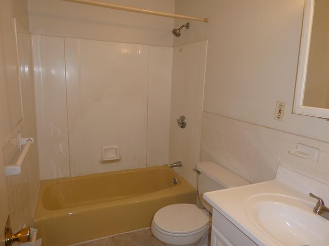 127 English Village Rd Apt 302, Manchester, NH 03102