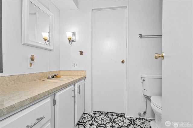 10029 Whitecap Drive NE, Olympia, WA 98502
