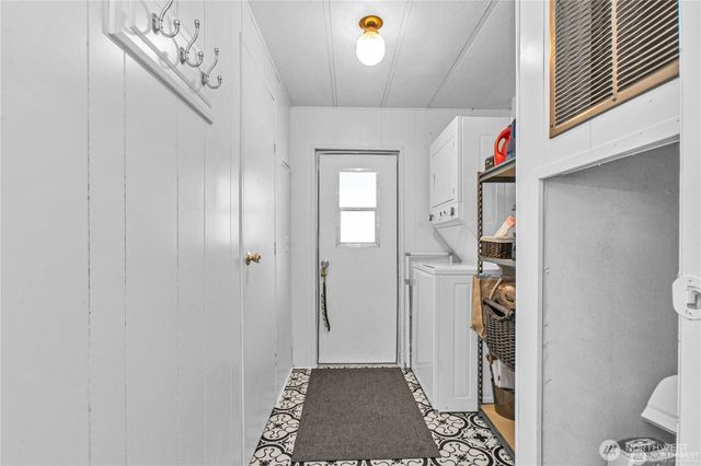 10029 Whitecap Drive NE, Olympia, WA 98502