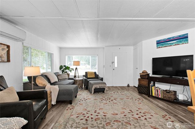 10029 Whitecap Drive NE, Olympia, WA 98502