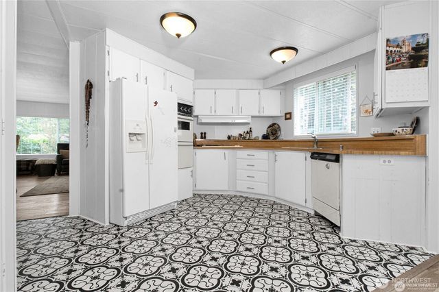 10029 Whitecap Drive NE, Olympia, WA 98502