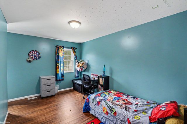 400 Hemlock Lane, Marysville, MI 48080