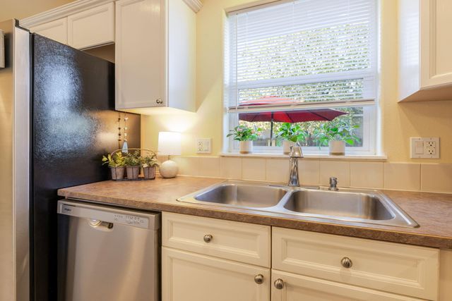 3242 SW Juniper Avenue, Redmond, OR 97756