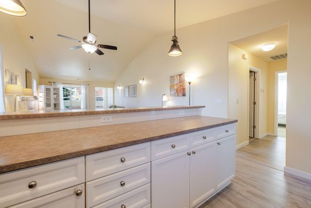 3242 SW Juniper Avenue, Redmond, OR 97756