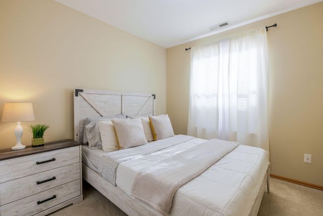 3242 SW Juniper Avenue, Redmond, OR 97756