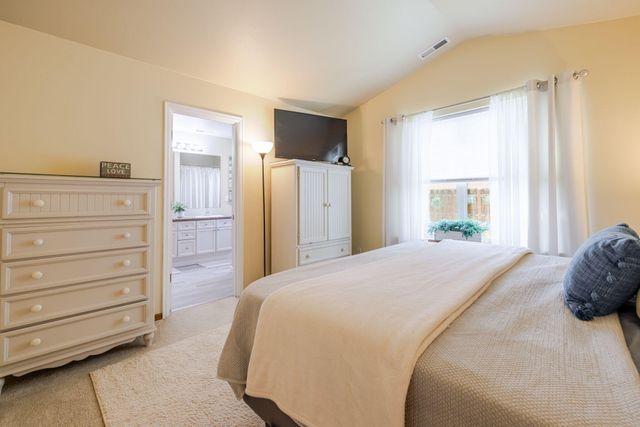 3242 SW Juniper Avenue, Redmond, OR 97756