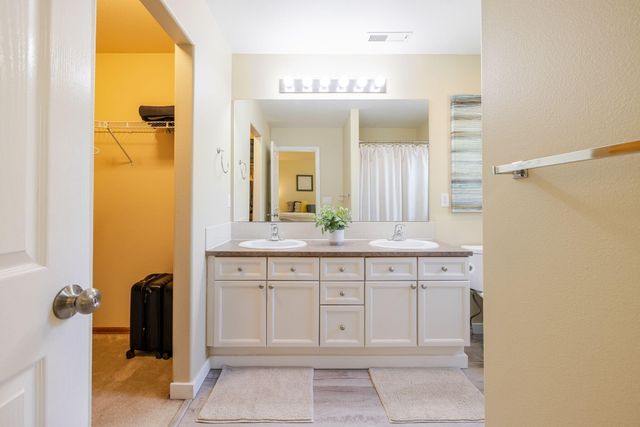 3242 SW Juniper Avenue, Redmond, OR 97756