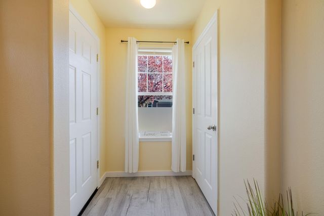 3242 SW Juniper Avenue, Redmond, OR 97756