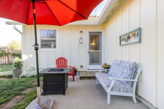 3242 SW Juniper Avenue, Redmond, OR 97756