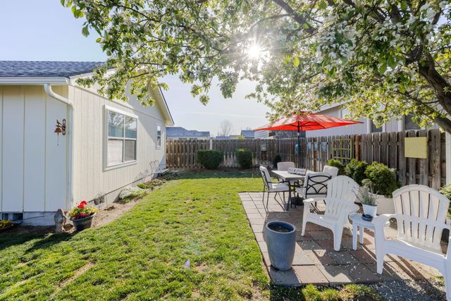 3242 SW Juniper Avenue, Redmond, OR 97756