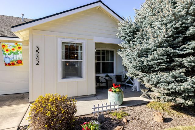 3242 SW Juniper Avenue, Redmond, OR 97756