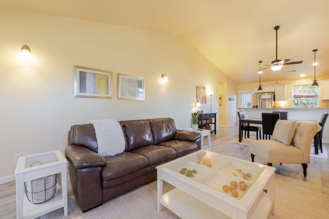 3242 SW Juniper Avenue, Redmond, OR 97756