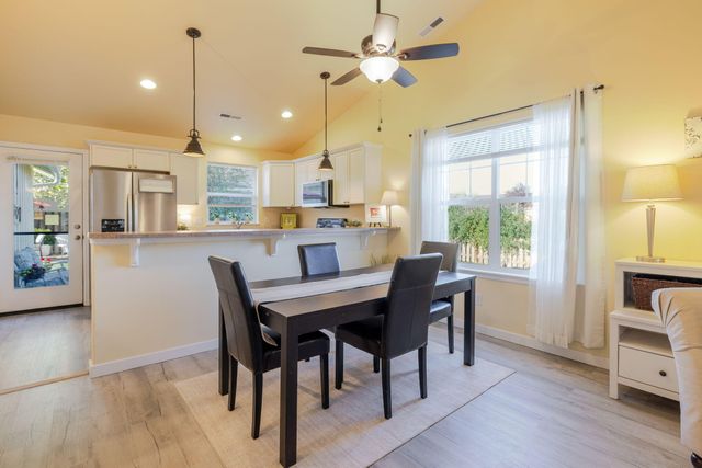 3242 SW Juniper Avenue, Redmond, OR 97756