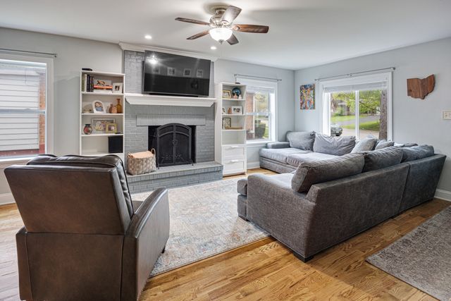 1020 Dean Street, St. Charles, IL 60174