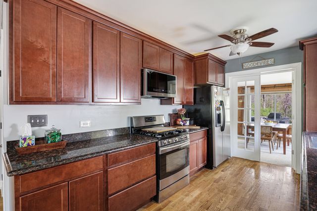 1020 Dean Street, St. Charles, IL 60174