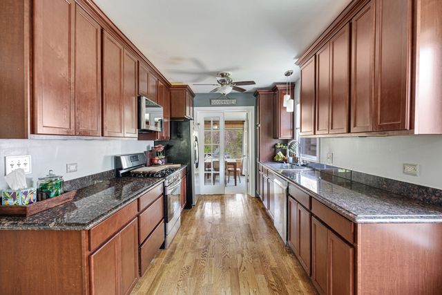 1020 Dean Street, St. Charles, IL 60174