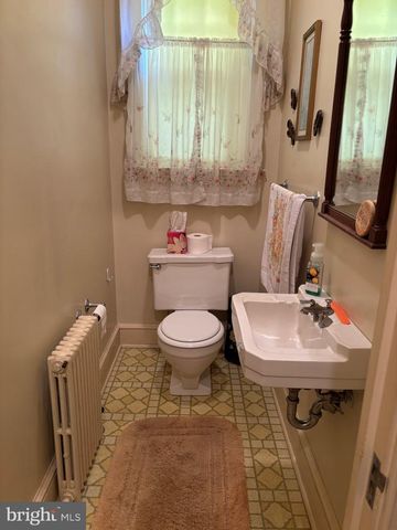 2 HOOVER RD, Lancaster, PA 17603