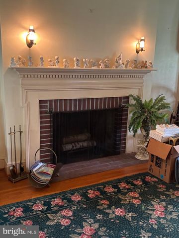 2 HOOVER RD, Lancaster, PA 17603