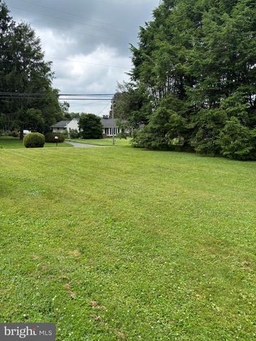 2 HOOVER RD, Lancaster, PA 17603
