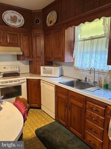 2 HOOVER RD, Lancaster, PA 17603
