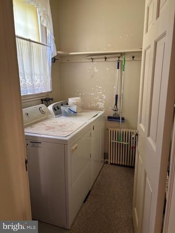 2 HOOVER RD, Lancaster, PA 17603