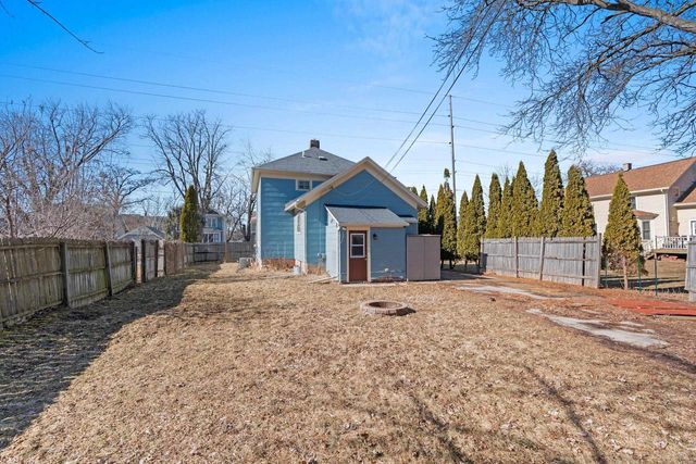 1214 GRAND STREET, Oshkosh, WI 54901