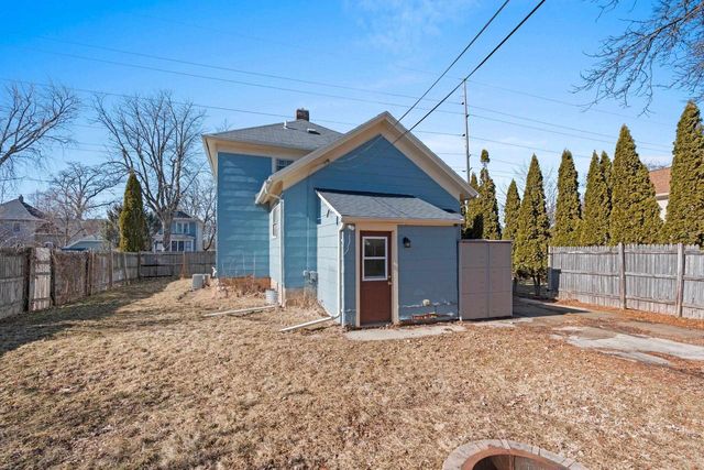 1214 GRAND STREET, Oshkosh, WI 54901