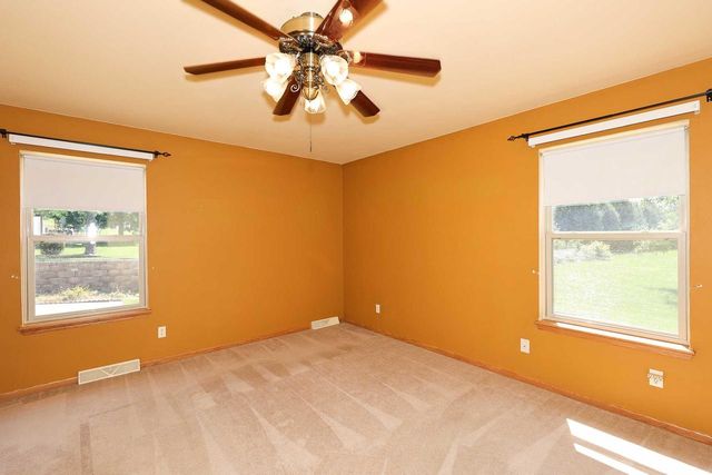 6652 S Scenic COURT, Franklin, WI 53132