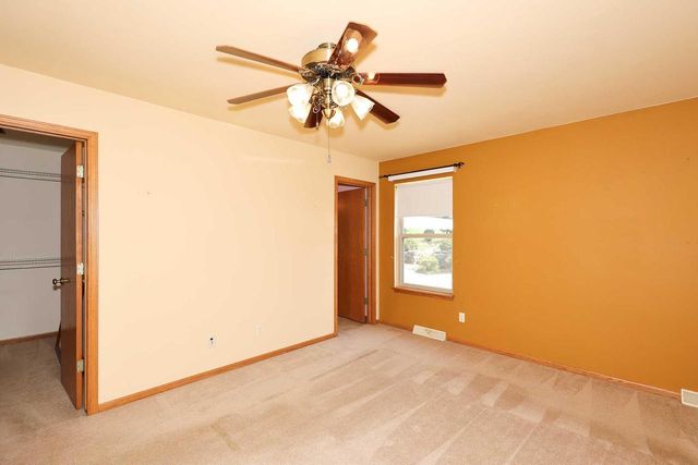 6652 S Scenic COURT, Franklin, WI 53132