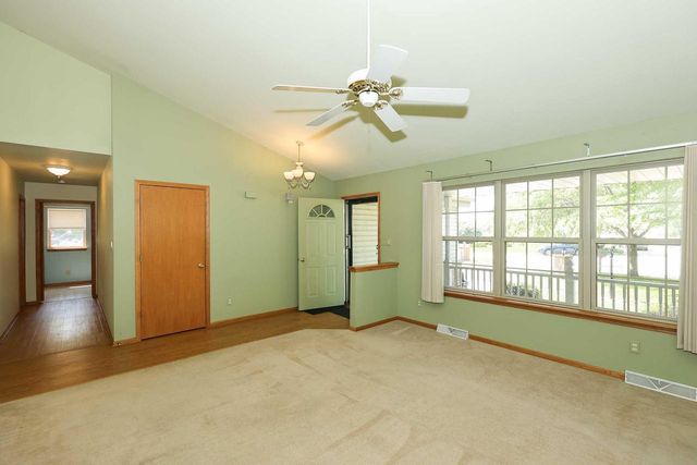 6652 S Scenic COURT, Franklin, WI 53132
