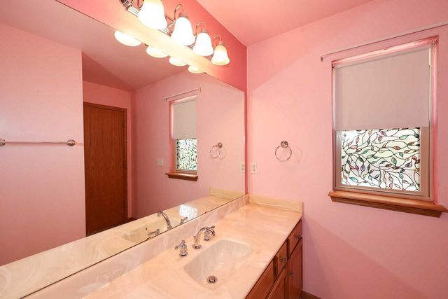 6652 S Scenic COURT, Franklin, WI 53132