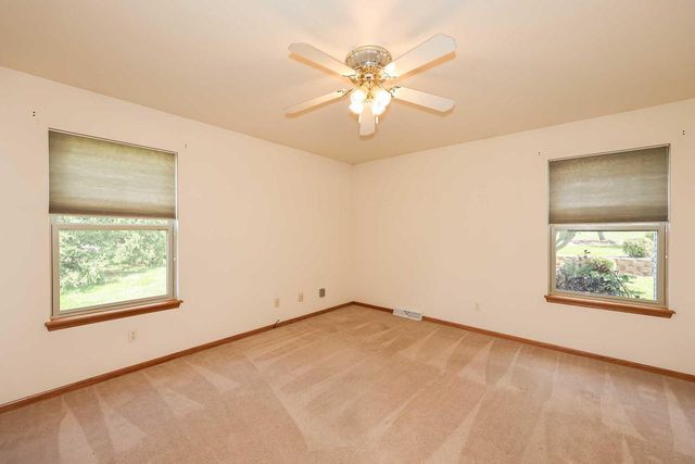 6652 S Scenic COURT, Franklin, WI 53132