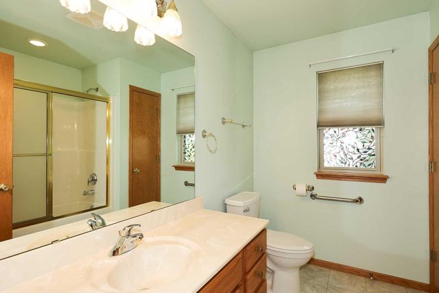 6652 S Scenic COURT, Franklin, WI 53132