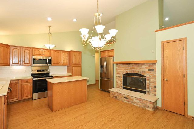 6652 S Scenic COURT, Franklin, WI 53132