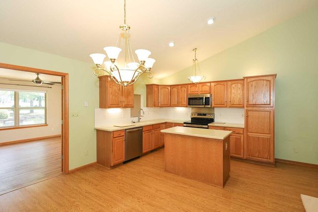 6652 S Scenic COURT, Franklin, WI 53132