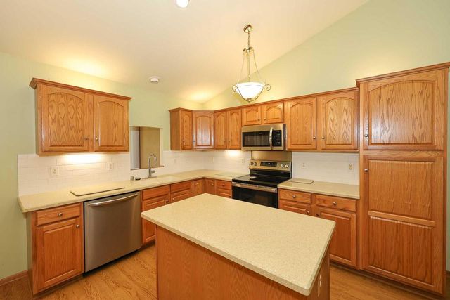 6652 S Scenic COURT, Franklin, WI 53132