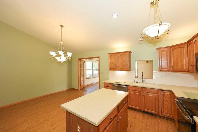 6652 S Scenic COURT, Franklin, WI 53132
